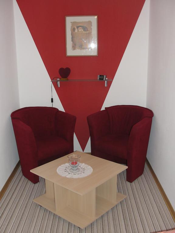 אינגלהיים אם ריין Ferienwohnung Witzig Inh Rita Weitmann חדר תמונה